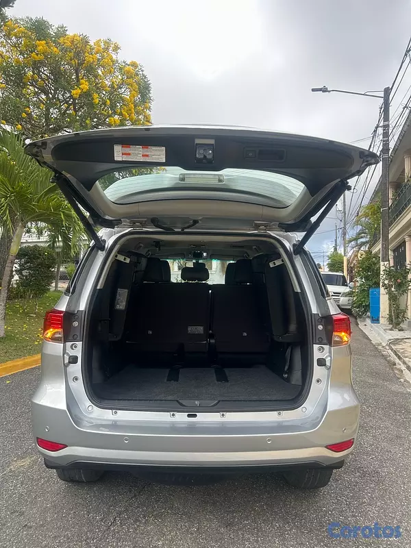 jeepetas y camionetas - Toyota Fortuner 2020 7
