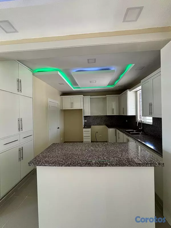 casas - Casa con Patio en Proyecto Cerrado, Gurabo 5