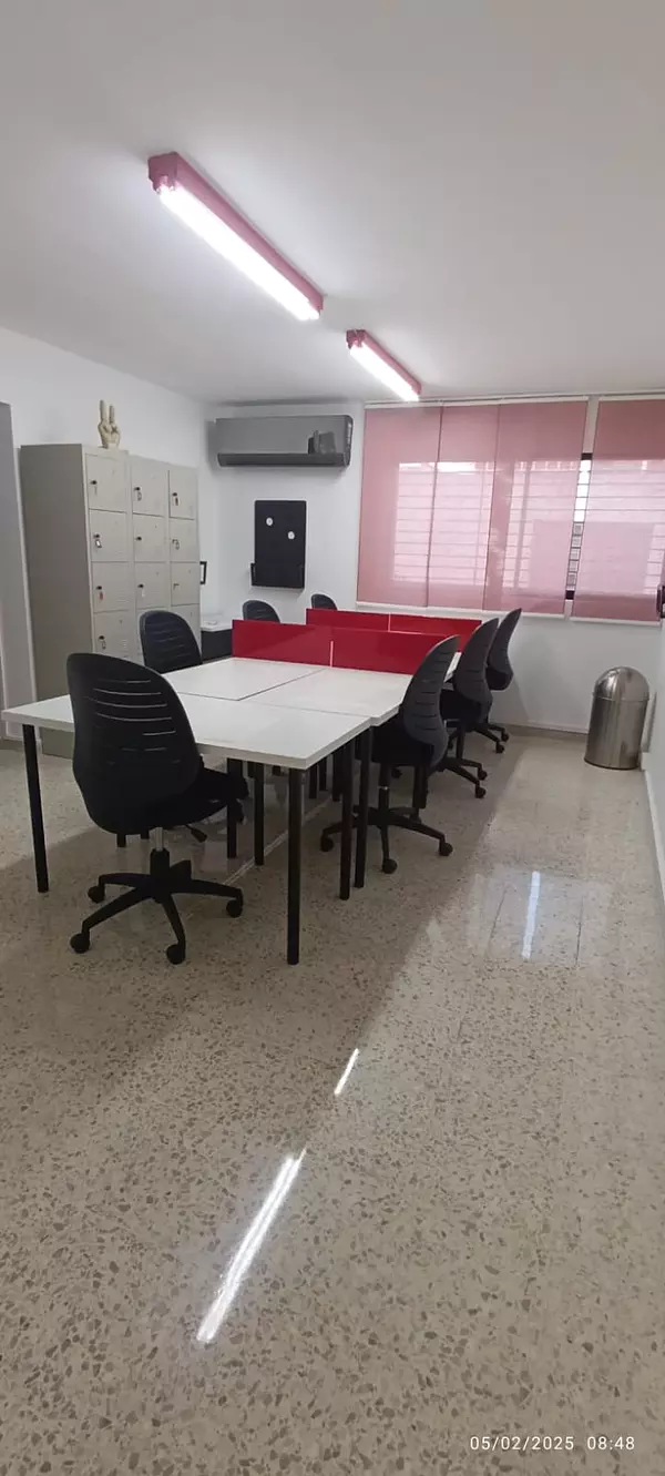 oficinas y locales comerciales - Vendo oficina totalmente amueblada en Piantini 8
