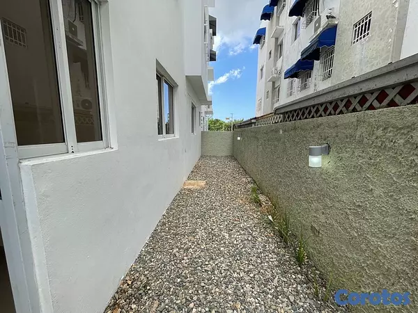 apartamentos - venta de apartamento con 127mts en el mirador del este 1er piso con patio  2