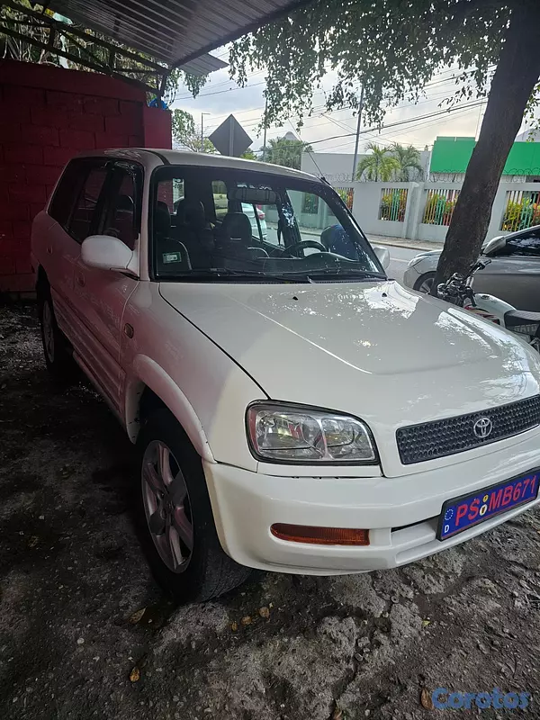 jeepetas y camionetas - Toyota Rav-4 la guagua esta en perfecta condiciones  3