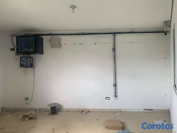 oficinas y locales comerciales - Nave en la Urb. Engombe 3