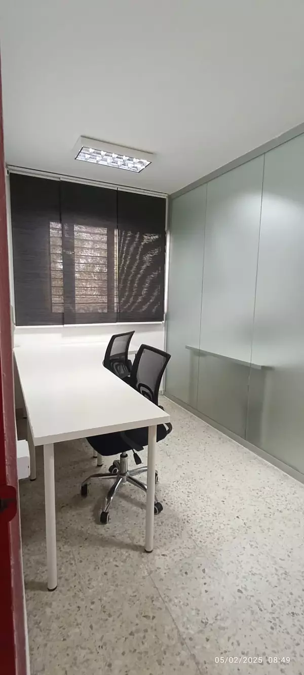 oficinas y locales comerciales - Vendo oficina totalmente amueblada en Piantini 5