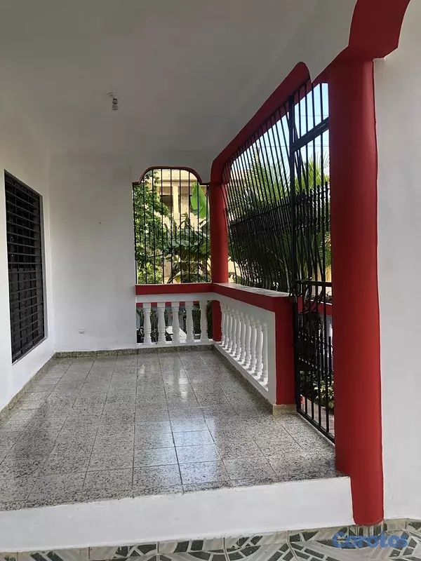 casas - 
VENDO CASA EN MOCA
NEGOCIABLE
TÍTULO AL DIA 


 4