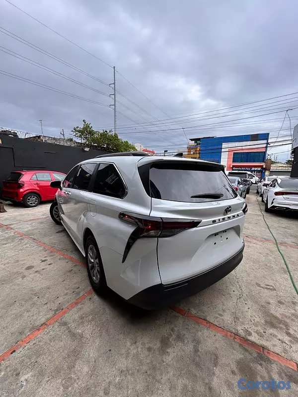 jeepetas y camionetas - TOYOTA SIENNA XLE 2021  4