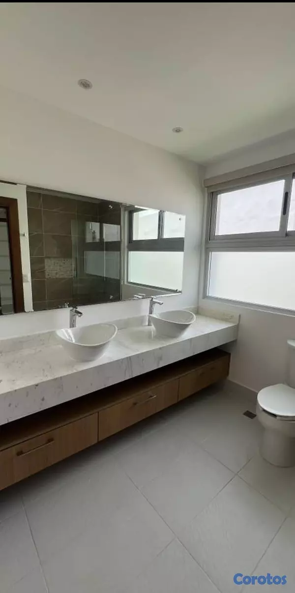 casas vacacionales y villas - SE RENTA VILLA EN SAN JUAN LAKE DOWNTOWN PUNTA CABA 4