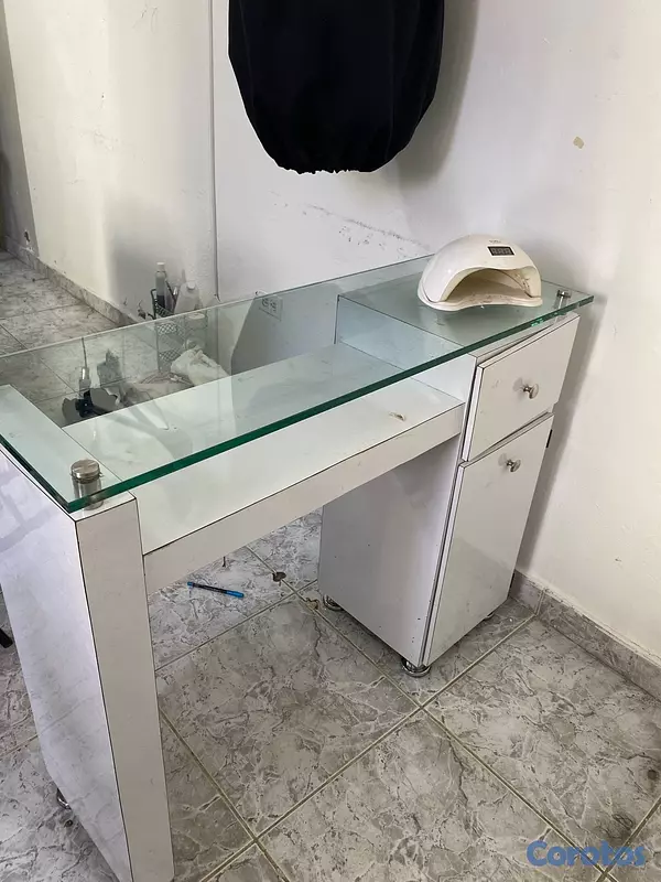 equipos profesionales -     Mesa para Uñas Profesional  + Lámpara LED Incluida, PRECIO NEGOCIABLE  4