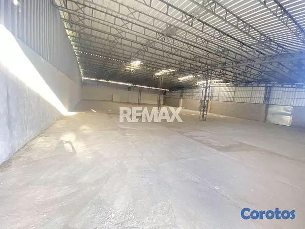 oficinas y locales comerciales - Nave industrial de 900mt2 en alquiler en Los Giras 9
