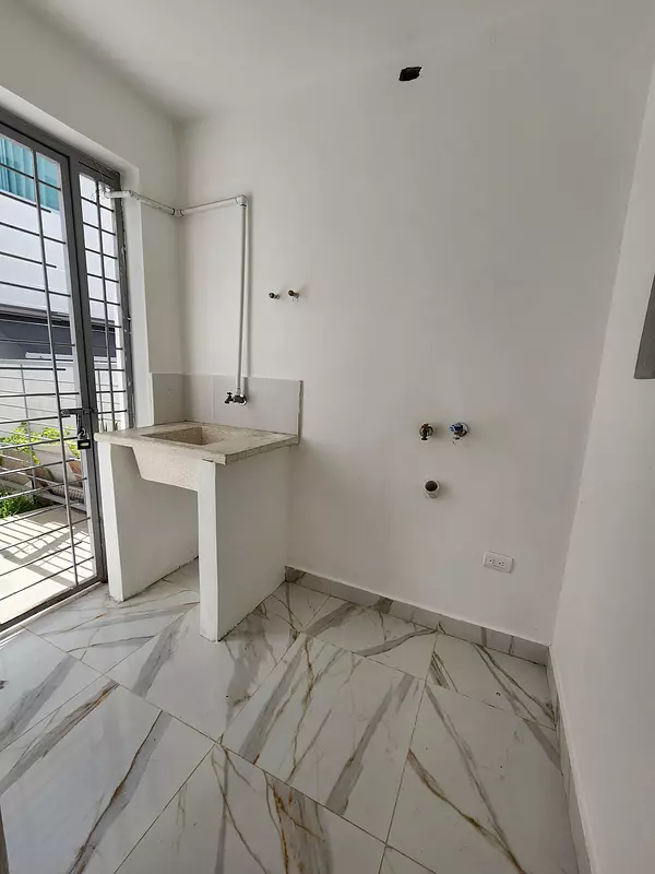 apartamentos - Apto 1er Piso 130 Mts en Los Llanos de Gurabo, Stg 5
