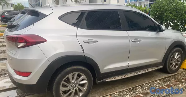 jeepetas y camionetas - Hyundai Tucson 2018  en excelentes condiciones  11