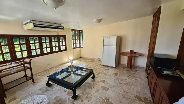 casas - Casa de 962 mts 2 Niveles en Urbanización Los Rios.  4