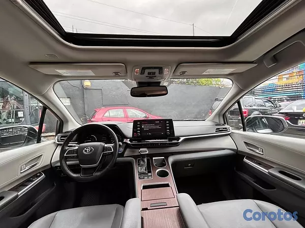 jeepetas y camionetas - TOYOTA SIENNA XLE 2021  5