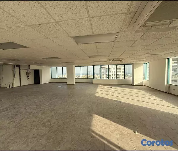 oficinas y locales comerciales - Alquiler de Oficina en Torre Empresarial en La Julia 2