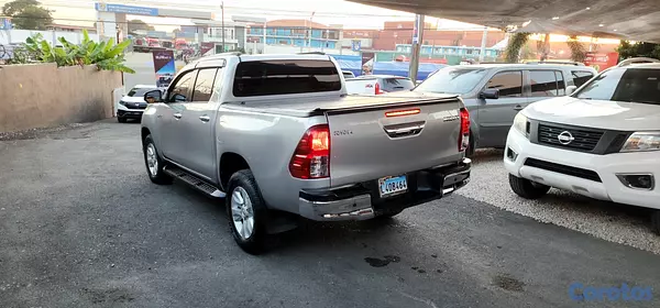 jeepetas y camionetas - Toyota hilux 2020 único dueño Pintura  5