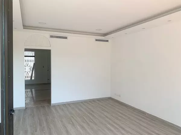 oficinas y locales comerciales - Local en bella vista céntrico  4