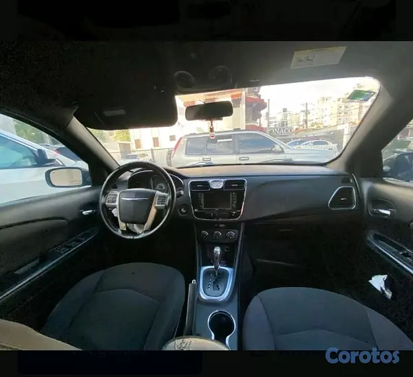 carros - Chrysler 200 4