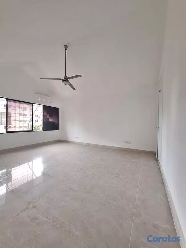apartamentos - vendí Evaristo Morales piso 4 tres habitaciones con su baño no ascensor parqueo 10