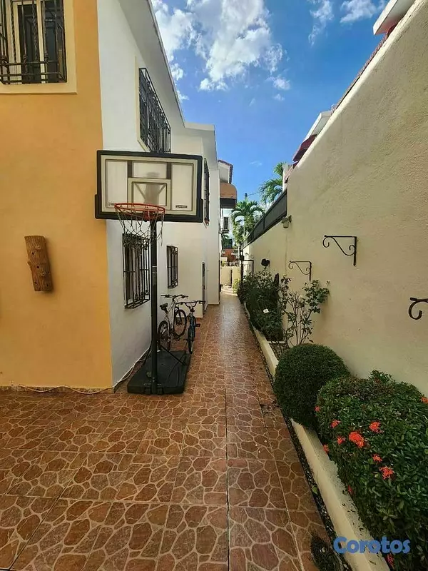 casas - Casa en venta en avenida República de Colombia  5