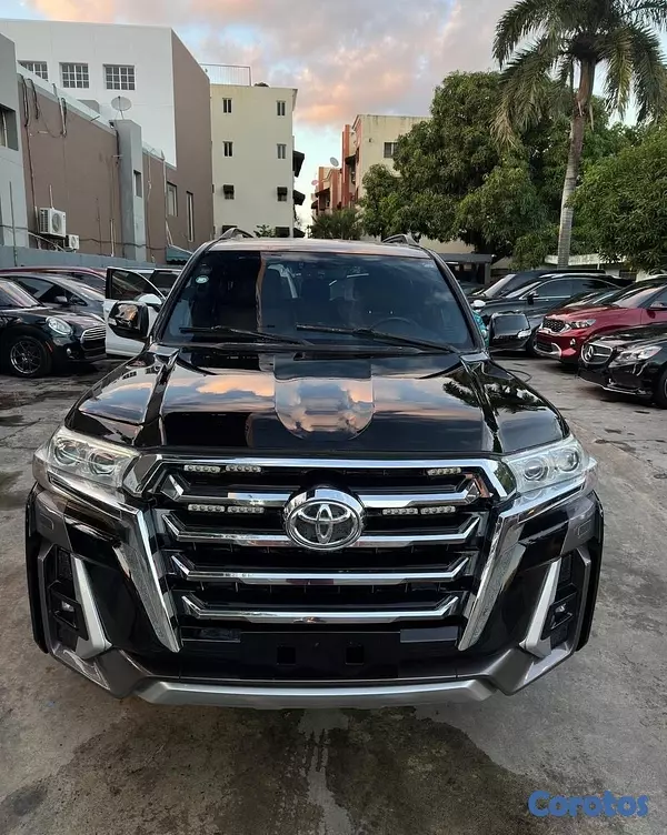 jeepetas y camionetas - TOYOTA LAND CRUISER VXR 2017 3