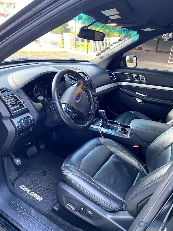jeepetas y camionetas - Ford Explorer XLT 2017 – Único dueño – Comprada en 9