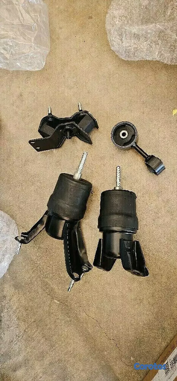 repuestos - Vendo Soporte del Motor Para Toyota Rav 4  camry corolla 3