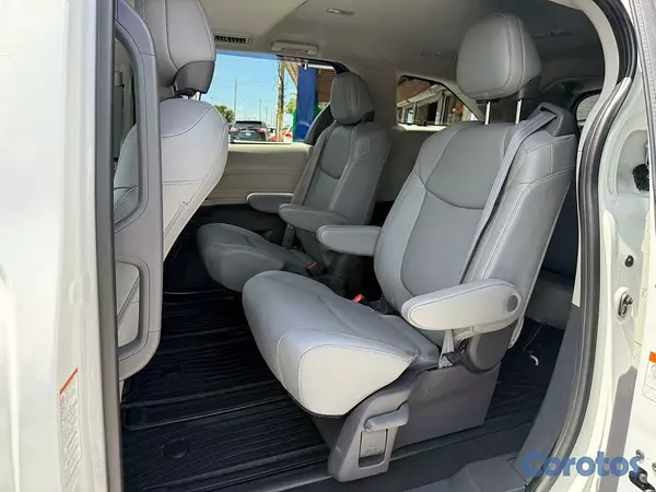 jeepetas y camionetas - Toyota Sienna Limited 2021 5