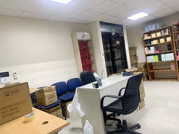 oficinas y locales comerciales - Local con nave en Gazcue 4
