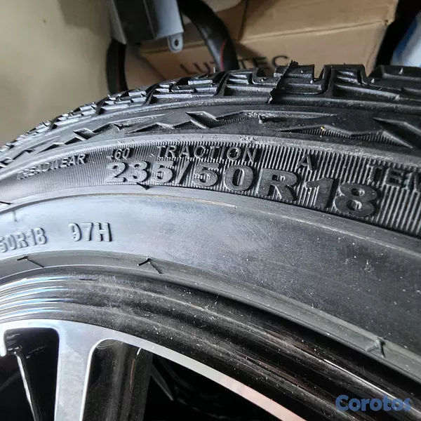 accesorios para vehiculos - 4 aros con sus 4 gomas nuevas mas sensores de presion de goma incluidos 2