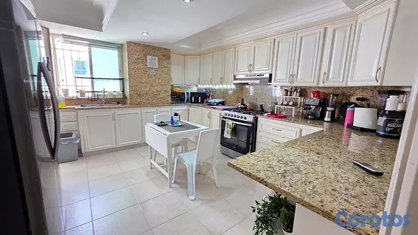 apartamentos - vendo bella vista tres habitaciones amplias con baño dos parqueos estudio servi 5