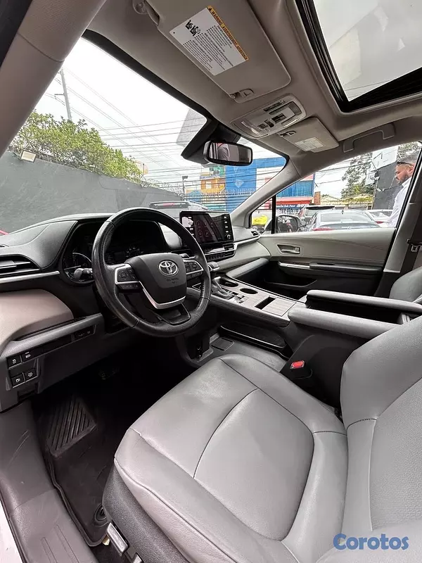 jeepetas y camionetas - TOYOTA SIENNA XLE 2021  6