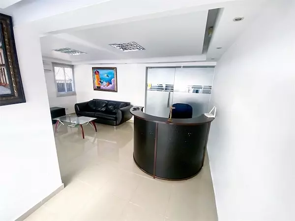 oficinas y locales comerciales - Local céntrico en Naco  3