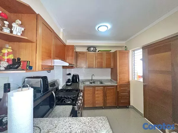 apartamentos - venta de apartamento con 2 parqueos y 113mts en la autopista de san isidro  7