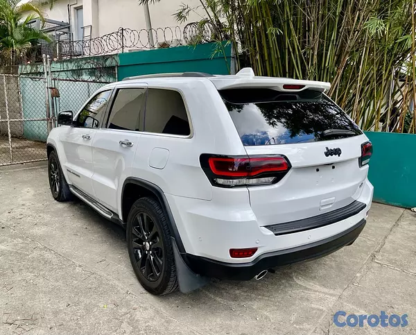 jeepetas y camionetas - JEEP GRAND CHEROKE OVERLAND 2017 5