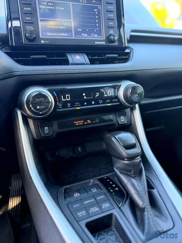 jeepetas y camionetas - Toyota rav4 2021 xle  8