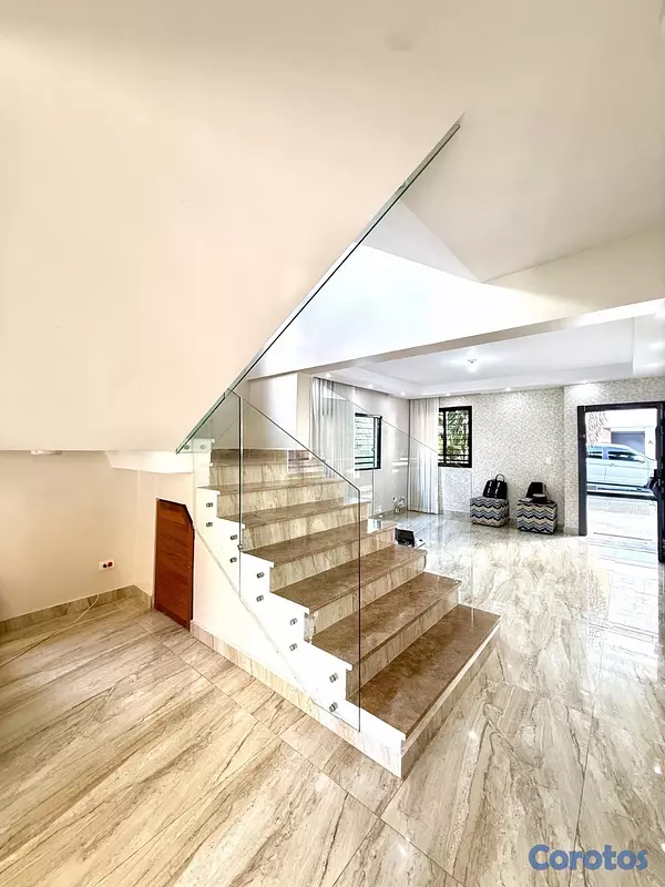 casas - vendo casa de tres niveles colina de los Dios tres habitaciones con baño 3 parqu 4