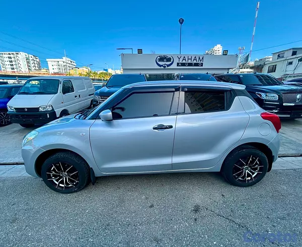 carros - SUZUKI SWIFT 2017 COMO NUEVO 5
