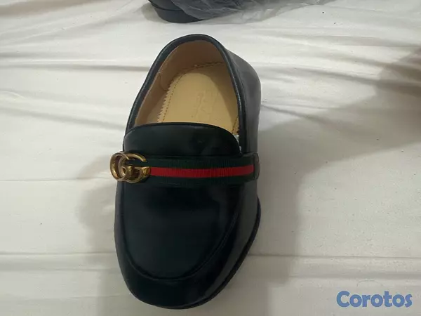 ropa para hombre - Pares de zapatos Gucci 
Oportunidad para romper  2