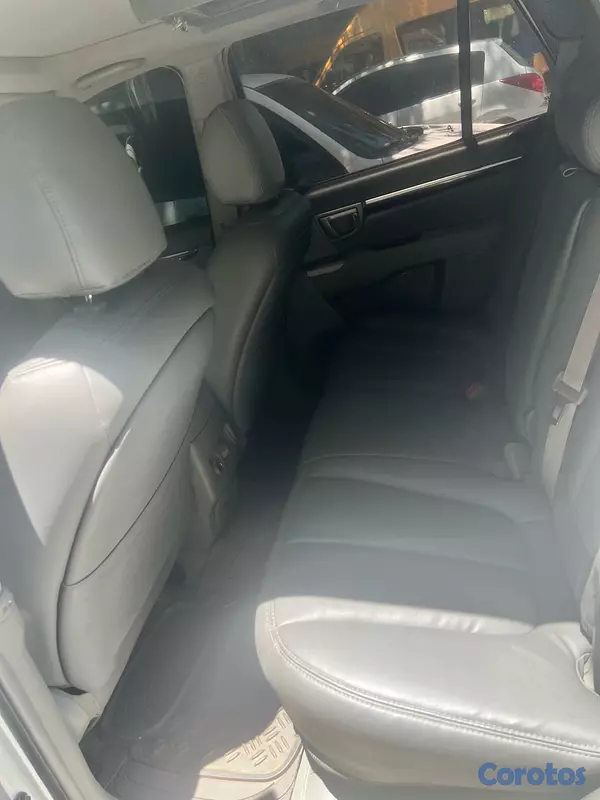 jeepetas y camionetas - Hyundai Santa Fe, muy buenas condiciones y buen precio  7