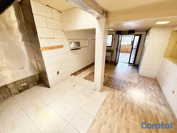 oficinas y locales comerciales - Local en venta próximo a Av. Independencia.
 7