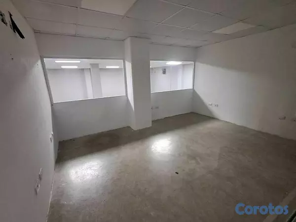 oficinas y locales comerciales - 🔵 Alquilo Nave 450 mts en villa aura  3
