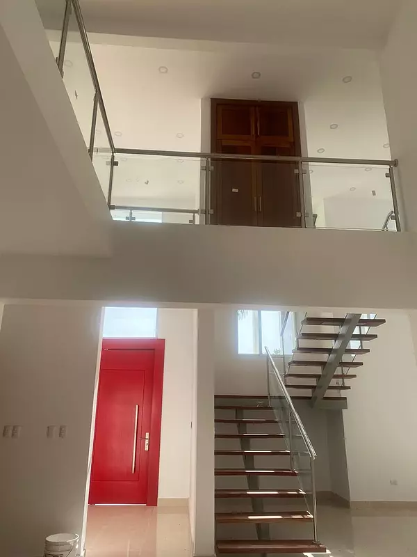 casas - Confortable Residencia de 2 Niveles en Proyecto Cerrado, Llanos de Gurabo 8