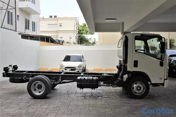 camiones y vehiculos pesados - Isuzu NPR 14 pies  3