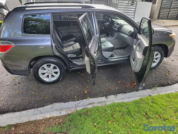 jeepetas y camionetas - Vendo Toyota Highlander 5