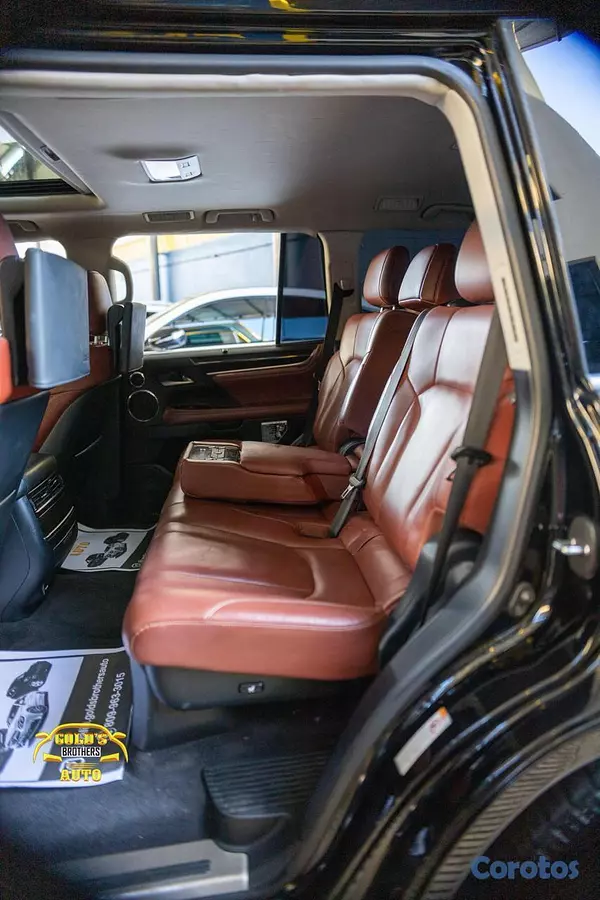 jeepetas y camionetas - Lexus LX570 2018 Clean Carfax 8