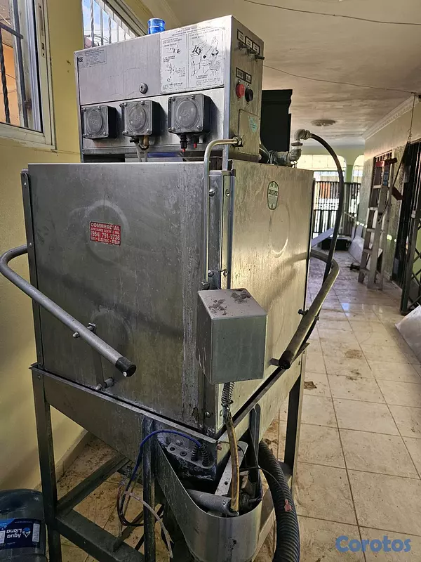 equipos profesionales - Lavavajillas industrial en acero inoxidable  4
