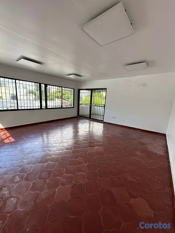 oficinas y locales comerciales - Casa Comercial en el Reparto Oquet, Los Jardines 2