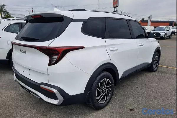 jeepetas y camionetas - Kia carens 2023 de la casa 1.5 dohc 2