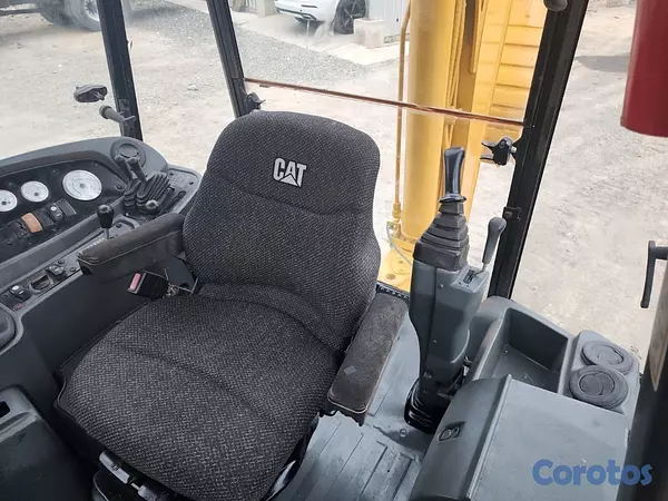 camiones y vehiculos pesados - Se vende retroexcavadora caterpillar.  Modelo 420D t 5