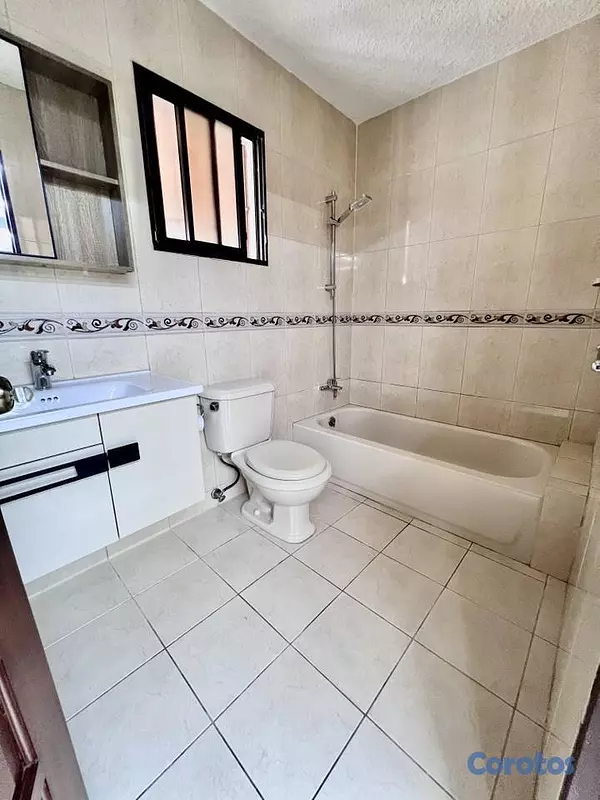 casas - Casa de 4 habitaciones 4 baños en alquiler para ne 20