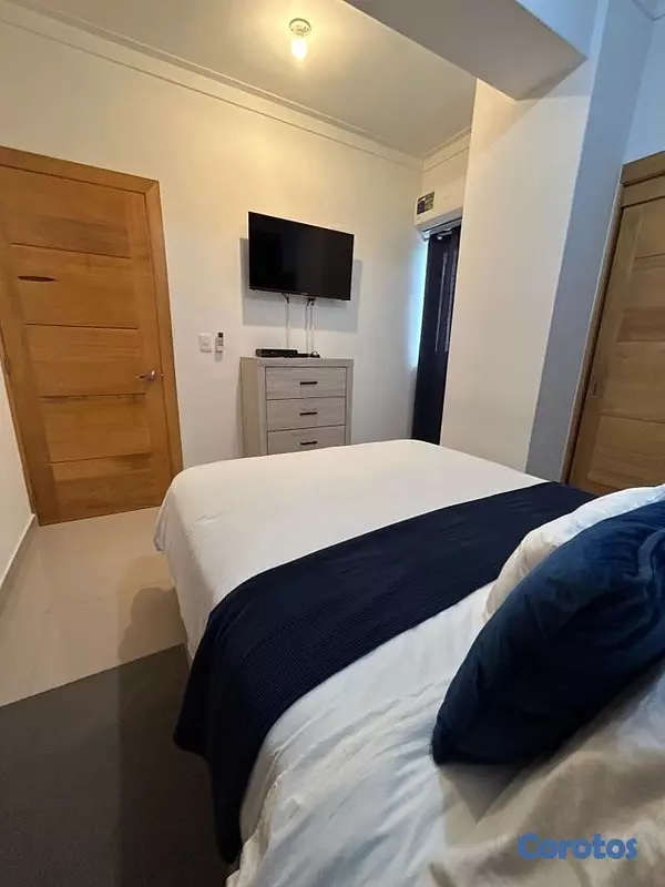 apartamentos - Se alquila apartamento con AMPLIA TERRAZA en Evaristo Morales 3